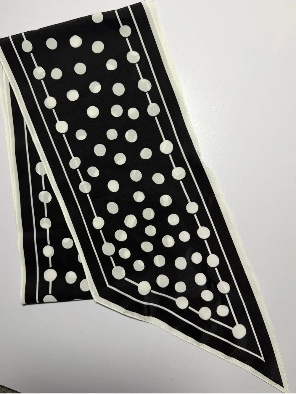 Black & White Polka Dot Neck Scarf - Women's Retro fashion